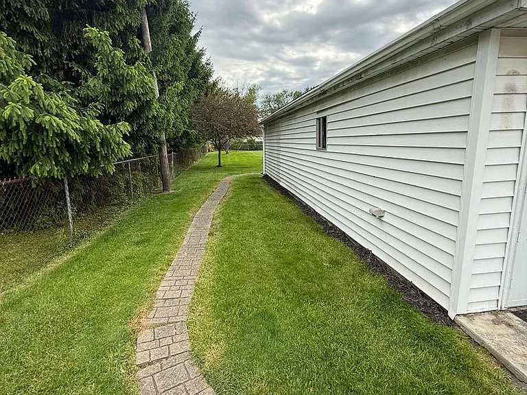 1417 Primrose Ave — Photo 4