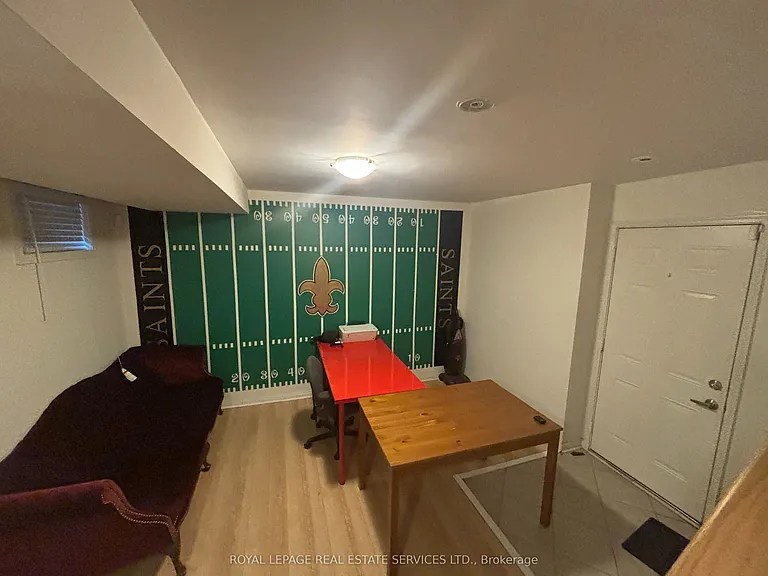 764 Neighbourhood Cir #4 — Photo 24