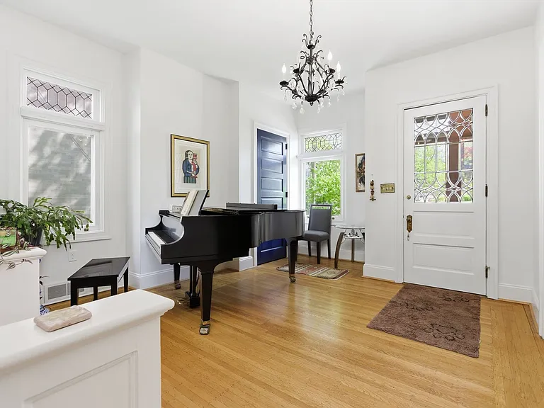 1524 Murray Ave — Photo 3