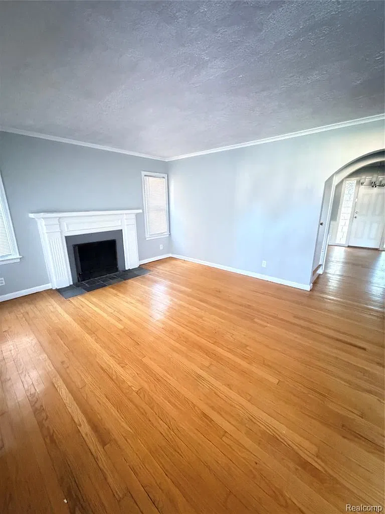 3 bed, 1.5 bath, 1430 sqft, $1,400 — Photo 2