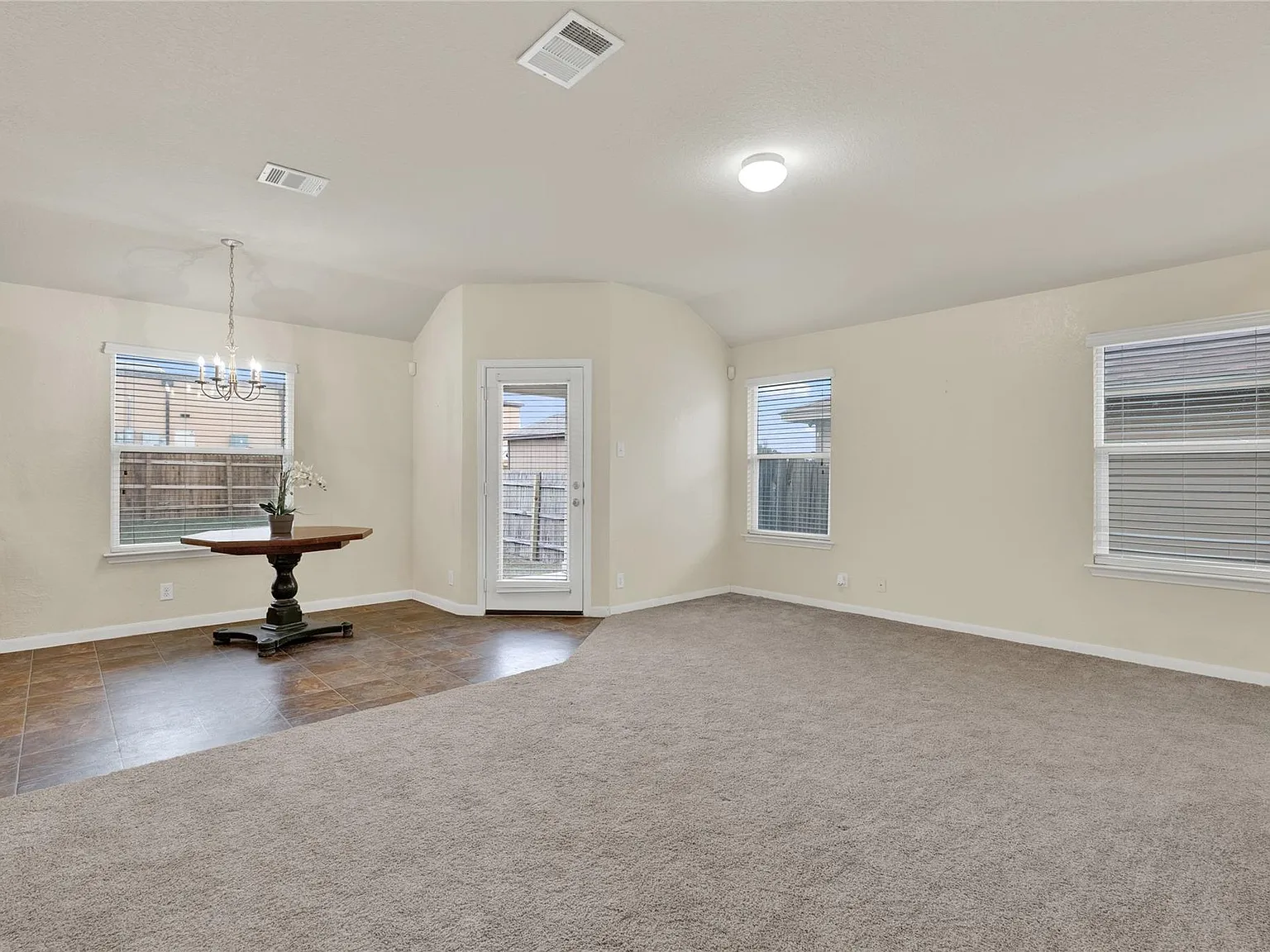 3 bed, 2.0 bath, 1160 sqft, $1,850 — Photo 4