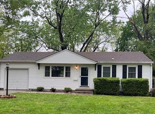 906 Skyline Dr, Grandview, MO 64030