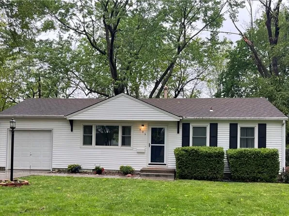 906 Skyline Dr, Grandview, MO 64030