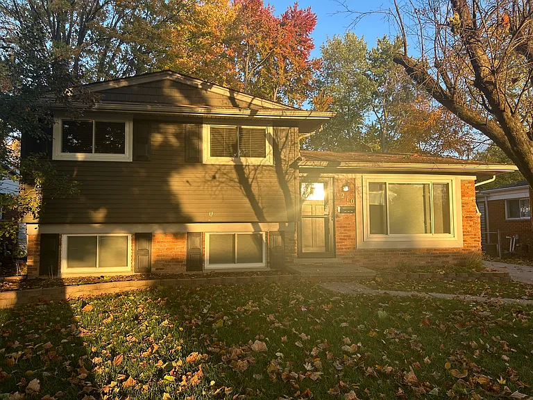 1210 Kenilworth Pl — Photo 1
