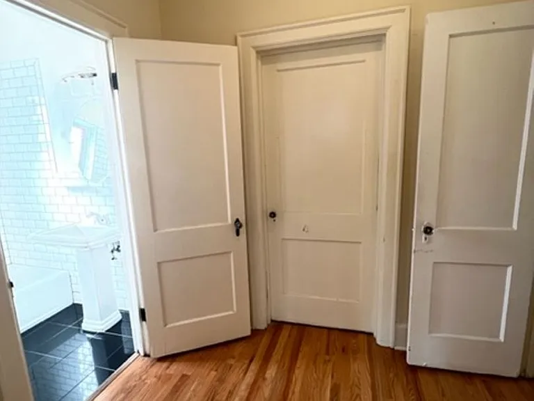 300 S Barker Ave — Photo 7