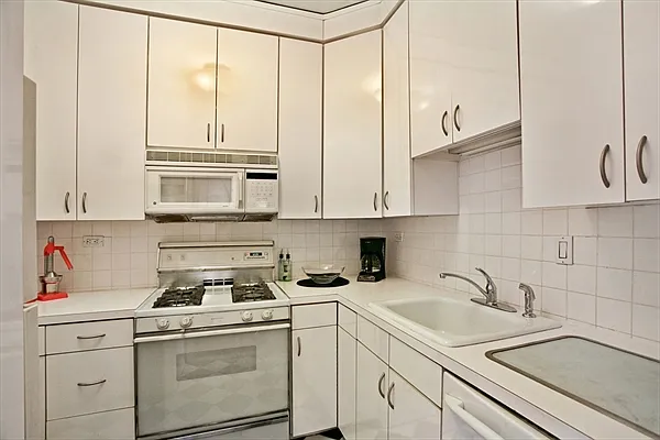 Sold by Citi Habitats | media 10