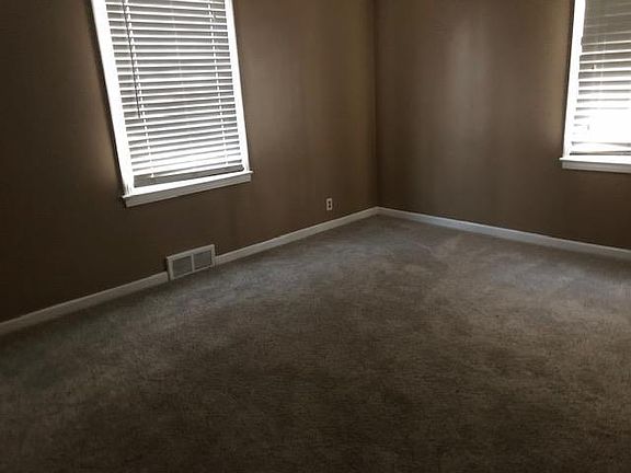 3rd image of 506 E 131st Ct