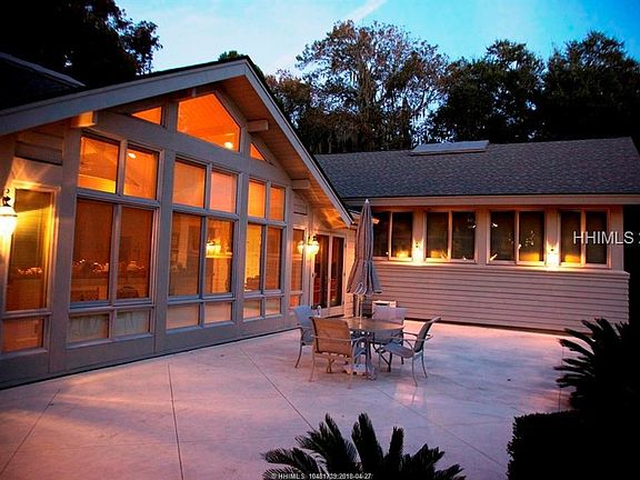 Enjoy cocktails & ocean breezes from your patio at duck.