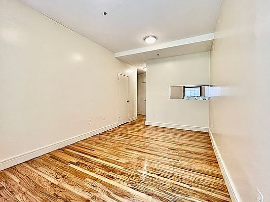 5th image of 240 E 119th St #1C