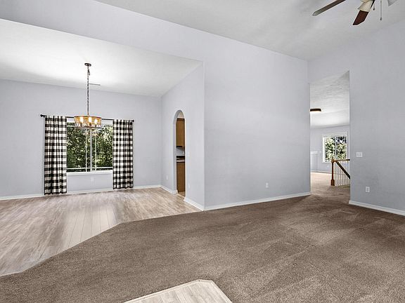 4th image of 391 Southview Drive