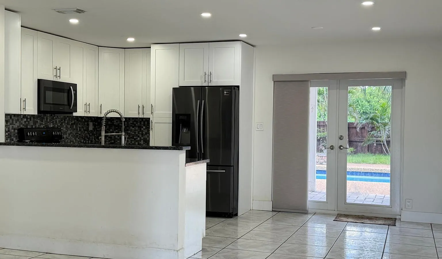 4 bed, 2.0 bath, 1261 sqft, $4,500 — Photo 4
