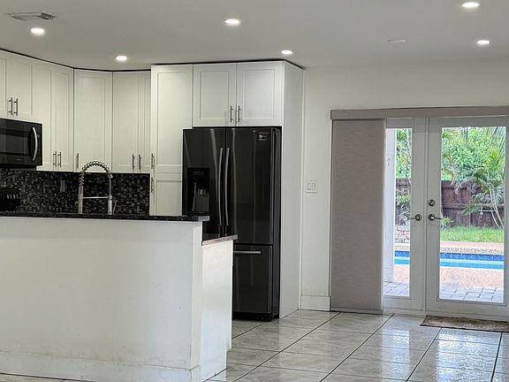 4th image of 630 NE 23RD Court