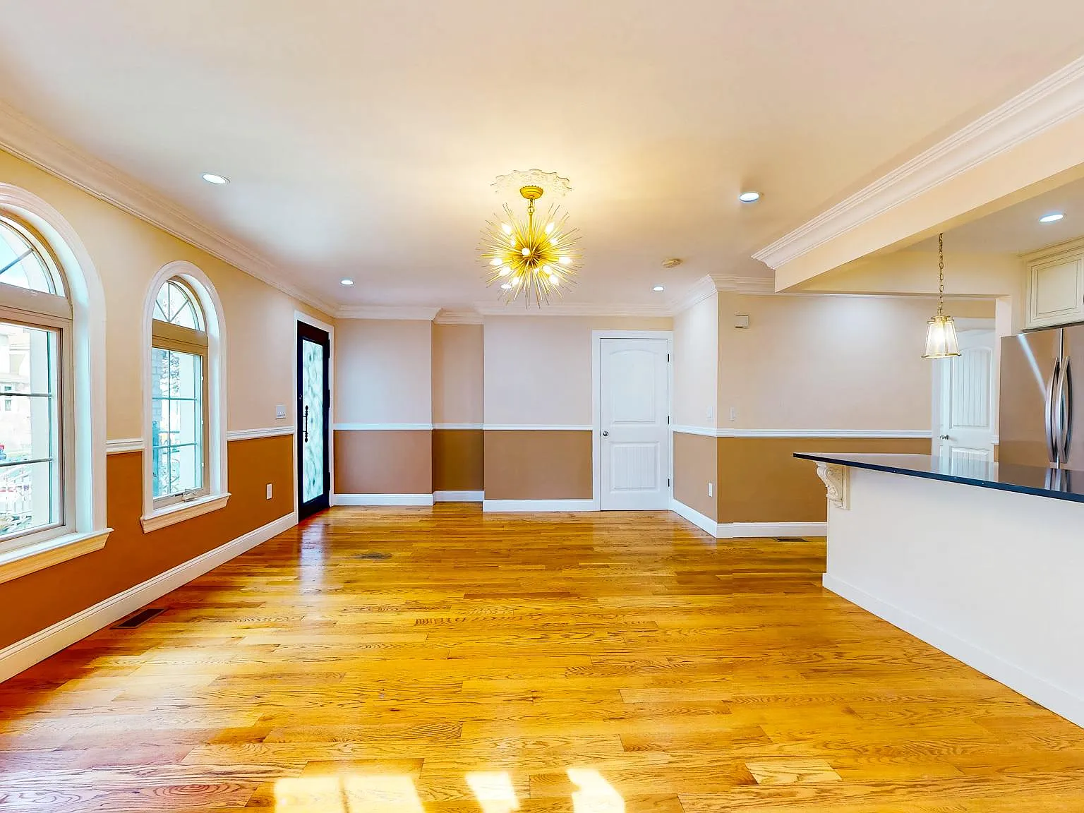 3 bed, 2.0 bath, 1100 sqft, $3,800 — Photo 3