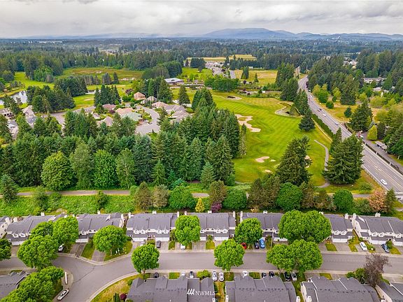 3rd image of 5923 Chardonnay Dr SE