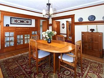 Dining room w/built-ins