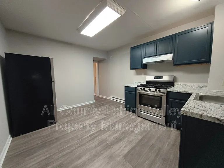 339 W Lincoln St — Photo 3