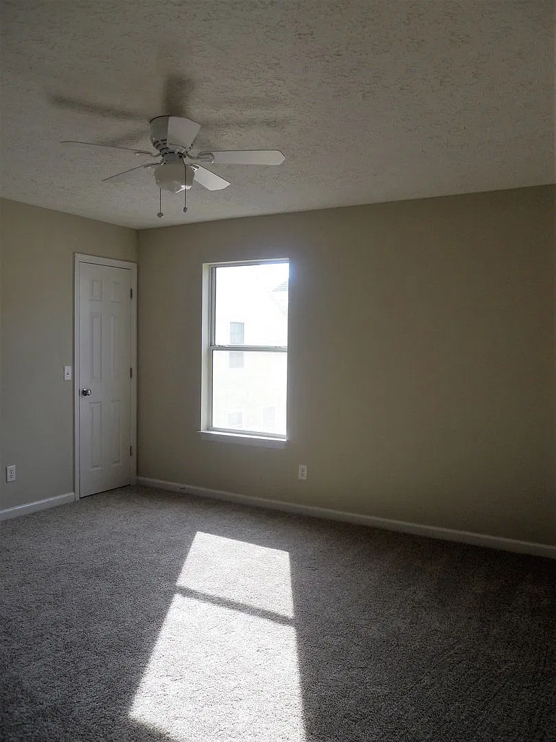 3 Bedroom 2.5 Bath Townhome in Gated Community! — Photo 4