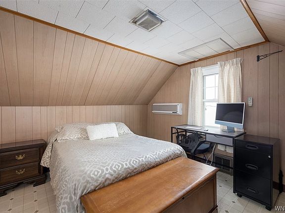 4th image of 244 Chapel Ave