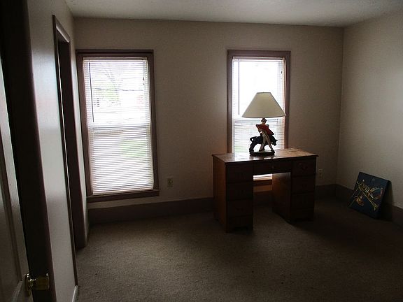5th image of 319 1/2 Sterling Ct