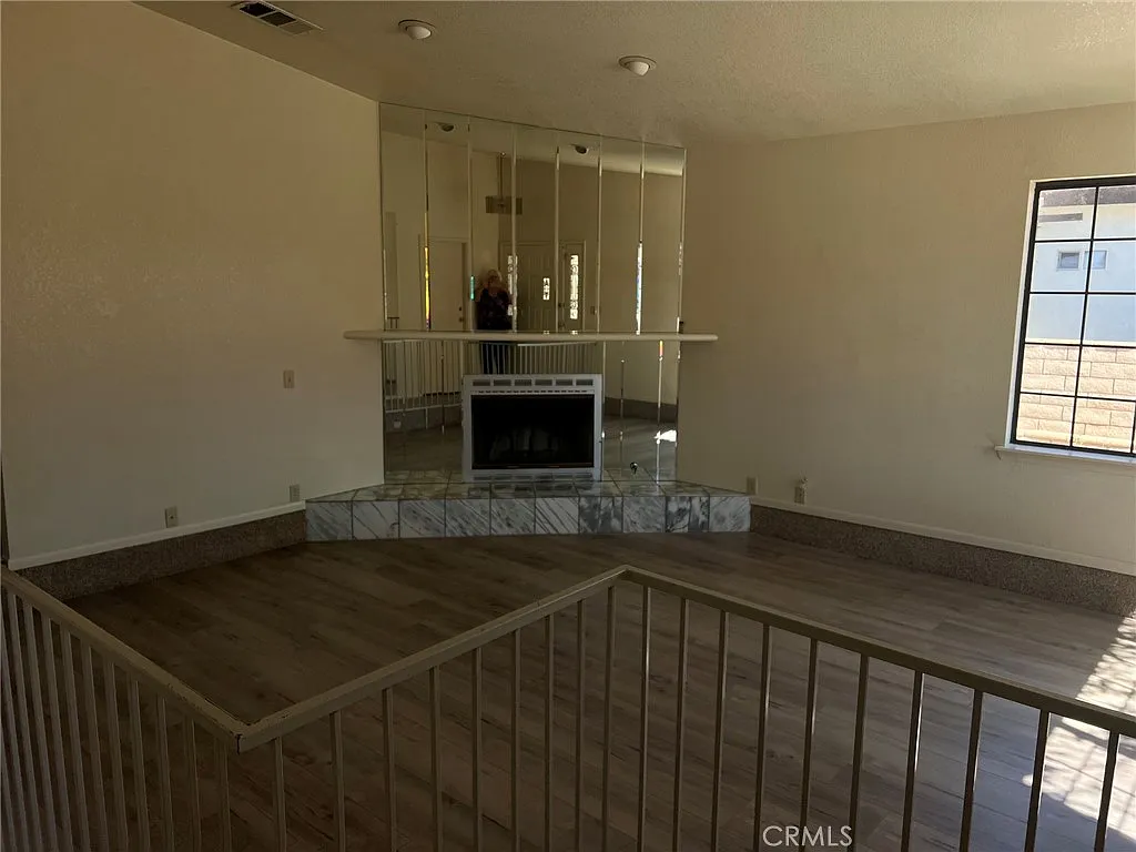 3 bed, 1795 sqft, $2,500 — Photo 2