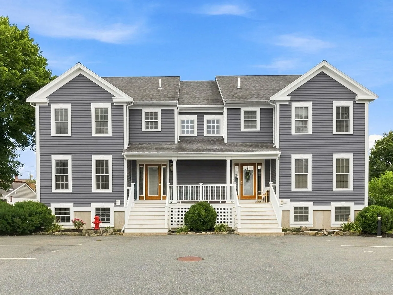 3 bed, 2.5 bath, 2782 sqft, $3,800 — Photo 1