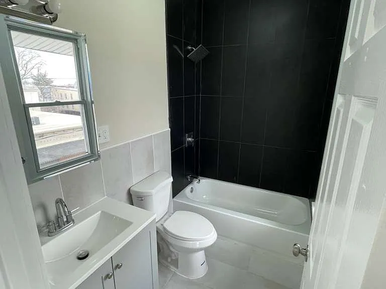 28 Wainwright St #3L — Photo 3