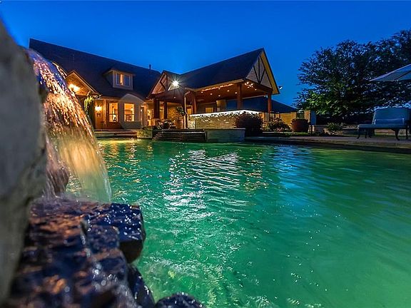 2nd image of 8209 Crooked Stick Ln