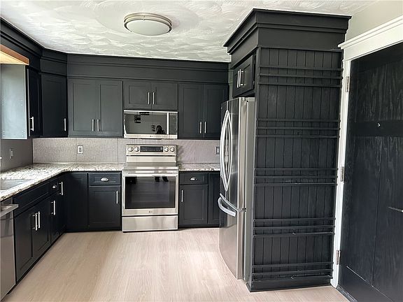 4th image of 1769 Jaffa Dr