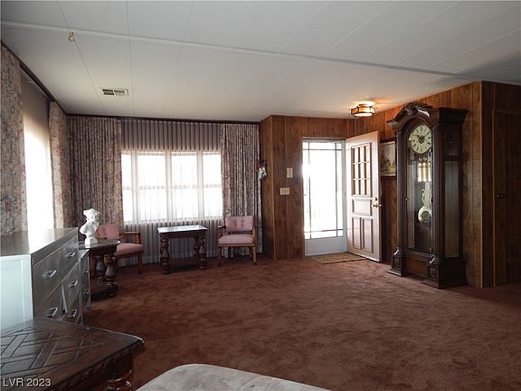 4th image of 4957 Royal Dr