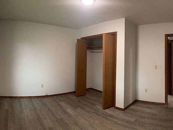 5th image of 2523 Meadow Ave