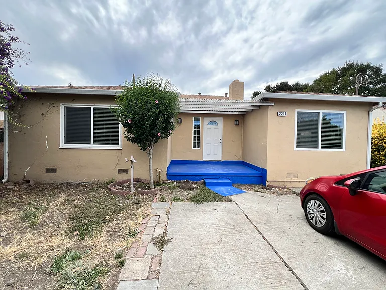 2217 Lincoln St — Photo 5