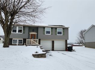 221 Oxford Dr, Apollo, PA 15613