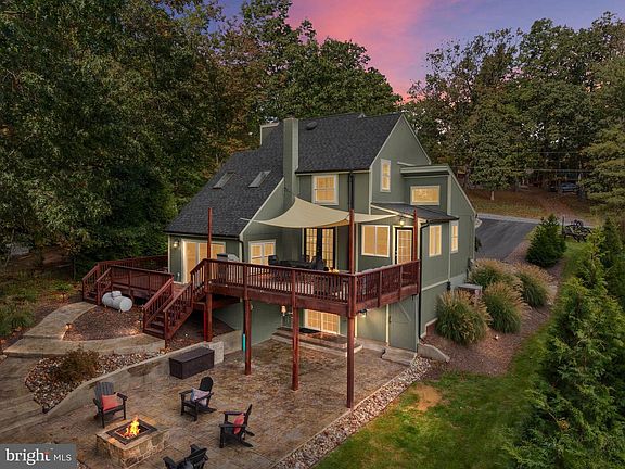 2nd image of 203 Fairway Cir