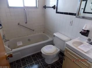 16220 Maplewood Ct, Maple Heights, OH 44137