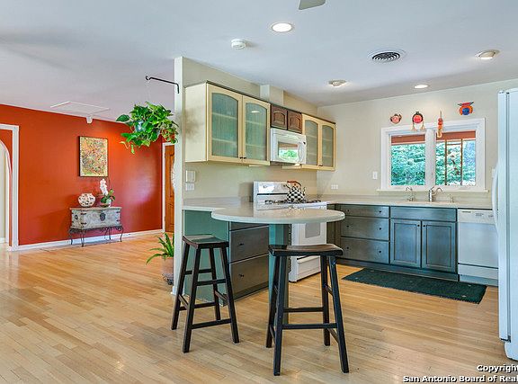 5th image of 2703 Albin Dr