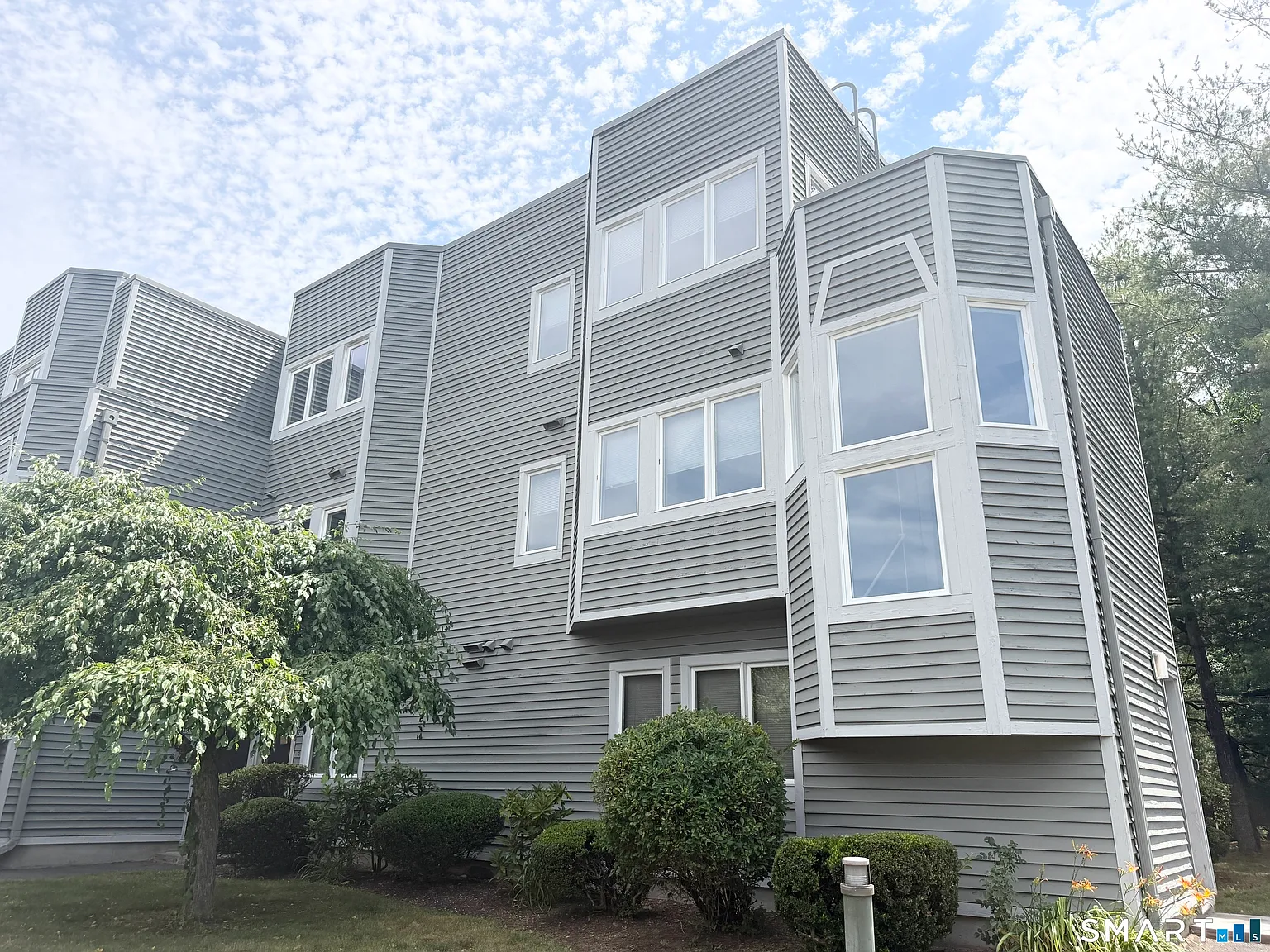 2 bed, 1.5 bath, 1384 sqft, $2,500 — Photo 1