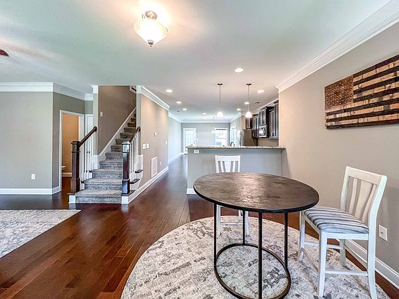 3rd image of 104 Fallberry St