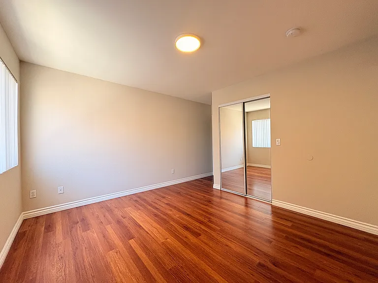 615 W Milford St — Photo 7