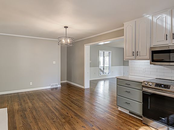 Kitchen & Dining Area