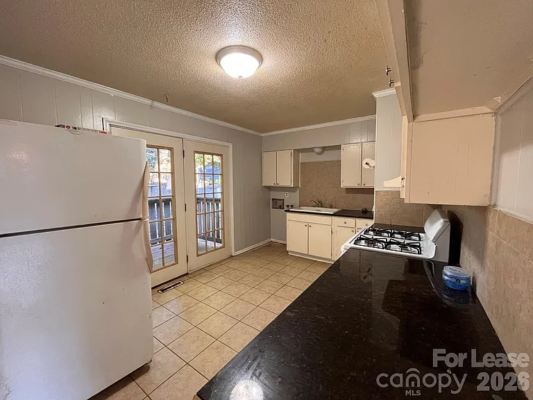 1144 Ellen Ave — Photo 3