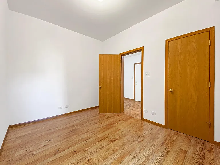 2930 W Shakespeare Ave — Photo 16