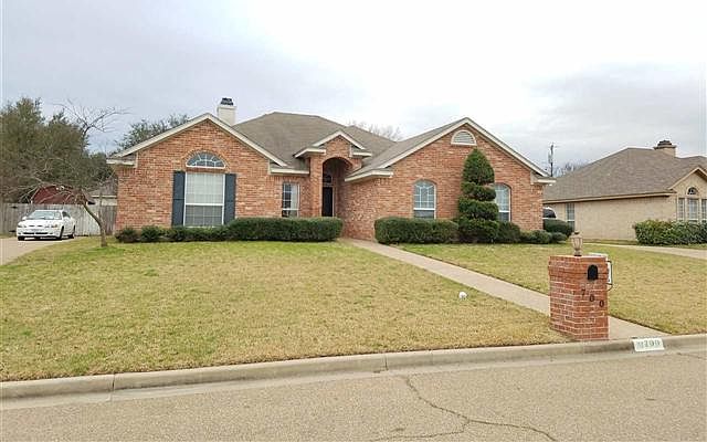 1st image of 700 Eagles Nest Dr