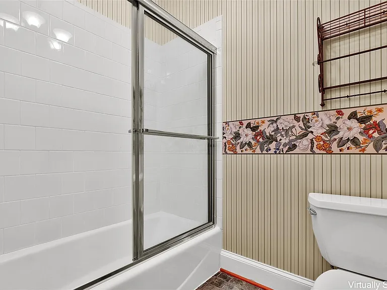 250 W Washington St #4 — Photo 18