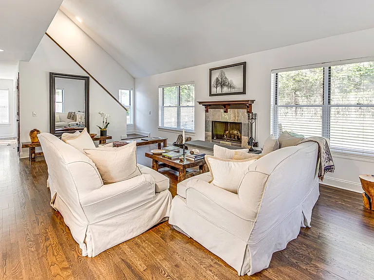 200 Woodbine Dr — Photo 6