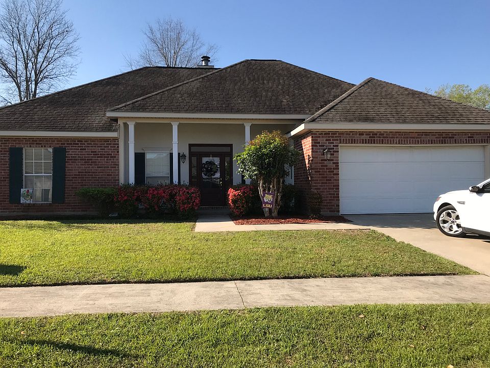 1st image of 135 Woodstock Dr