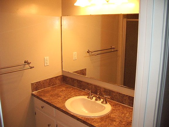 3rd image of 919 SE 98th Ave