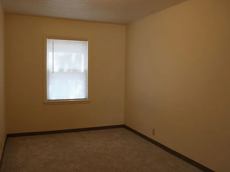 610 Stover St — Photo 8