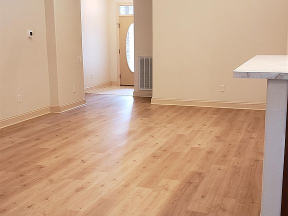 5th image of 210 Windsong Ln