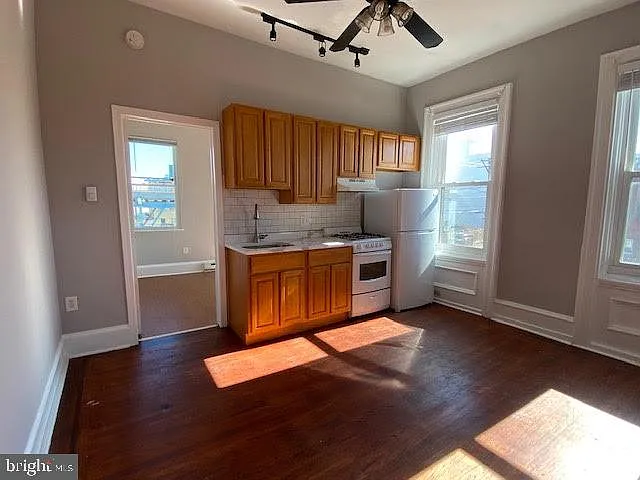 2105 N Howard St #2R — Photo 4