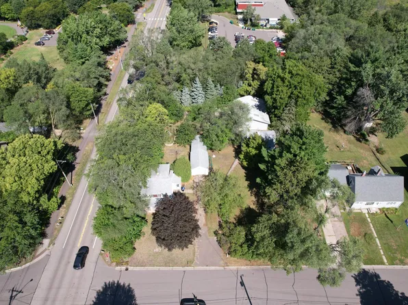 2466 Dale St N, Roseville, MN 55113